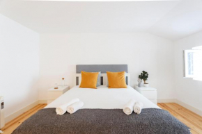 Suite in Cozy Apartment in Chiado in Shared House